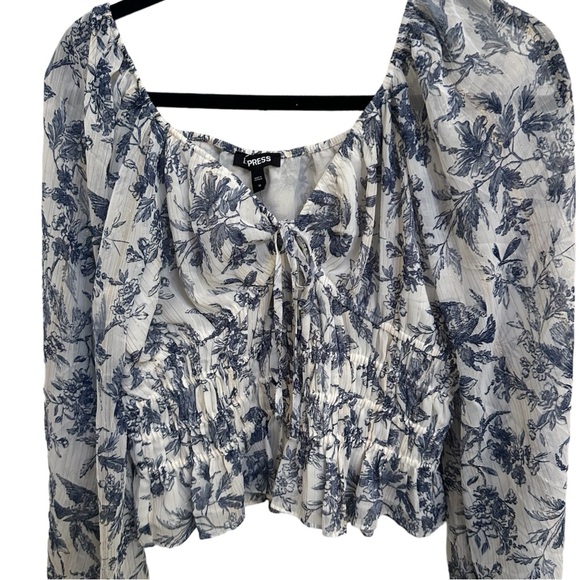 NWT! Express Blue & White Floral Pleated Blouse w/ Gold Detail in size Medium - Picture 2 of 7